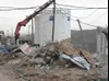 המאחז עמונה במהלך הריסת המבנים האחרונים לאחר פינויו מתושבים ומפגינים, 8 בפברואר 2017 (ראובן קסטרו)