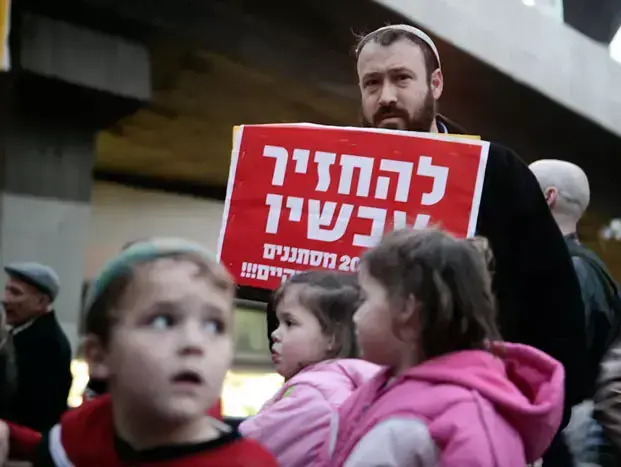 הפגנה נגד מסתננים בשכונת נווה שאנן בתל אביב, אפריל 2011 (אורי לנץ) הפגנה נגד מסתננים בשכונת נווה שאנן בתל אביב, אפריל 2011 (אורי לנץ)