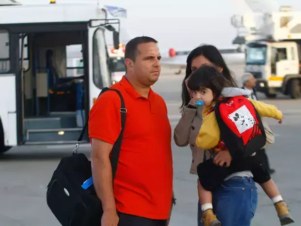 מאמן הכדורגל רן בן שמעון שהיה על מטוס הנוסעים שנחת נחיתת חירום בנתב"ג בעקבות תקלה שהתגלתה לאחר ההמראה, מאי 2011 (אורי לנץ) מאמן הכדורגל רן בן שמעון שהיה על מטוס הנוסעים שנחת נחיתת חירום בנתב"ג בעקבות תקלה שהתגלתה לאחר ההמראה, מאי 2011 (אורי לנץ)