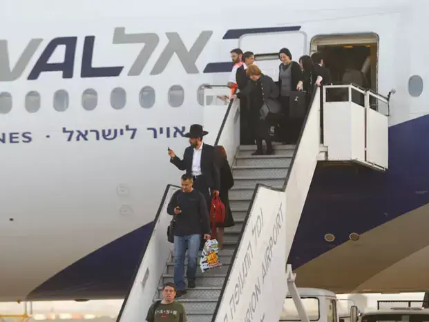 מטוס נוסעים של אל על ביצע נחיתת חירום בנתב"ג בעקבות תקלה שהתגלתה לאחר ההמראה, מאי 2011 (אורי לנץ) מטוס נוסעים של אל על ביצע נחיתת חירום בנתב"ג בעקבות תקלה שהתגלתה לאחר ההמראה, מאי 2011 (אורי לנץ)