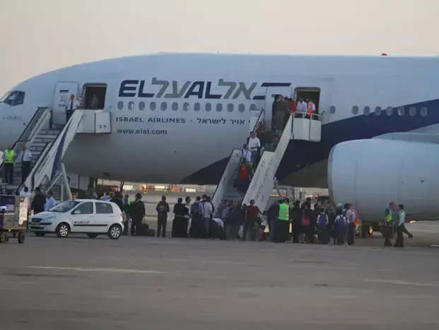 מטוס נוסעים של אל על ביצע נחיתת חירום בנתב"ג בעקבות תקלה שהתגלתה לאחר ההמראה, מאי 2011 (אורי לנץ) מטוס נוסעים של אל על ביצע נחיתת חירום בנתב"ג בעקבות תקלה שהתגלתה לאחר ההמראה, מאי 2011 (אורי לנץ)