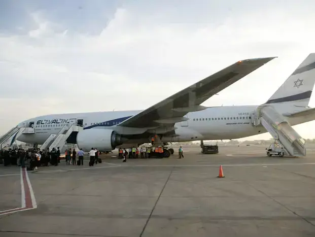 מטוס נוסעים של אל על ביצע נחיתת חירום בנתב"ג בעקבות תקלה שהתגלתה לאחר ההמראה, מאי 2011 (אורי לנץ) מטוס נוסעים של אל על ביצע נחיתת חירום בנתב"ג בעקבות תקלה שהתגלתה לאחר ההמראה, מאי 2011 (אורי לנץ)