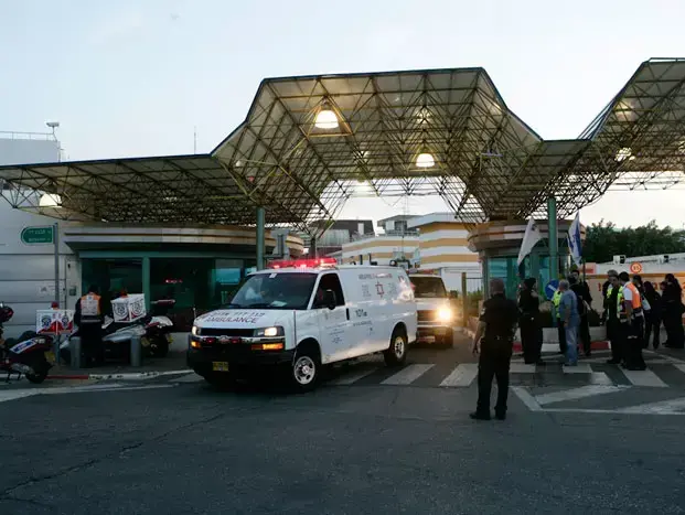 כוחות הצלה בנתב"ג בעקבות נחיתת חירום של מטוס נוסעים של אלעל לאחר שהתגלתה בו תקלה לאחר ההמראה, מאי 2011 (אורי לנץ) כוחות הצלה בנתב"ג בעקבות נחיתת חירום של מטוס נוסעים של אלעל לאחר שהתגלתה בו תקלה לאחר ההמראה, מאי 2011 (אורי לנץ)