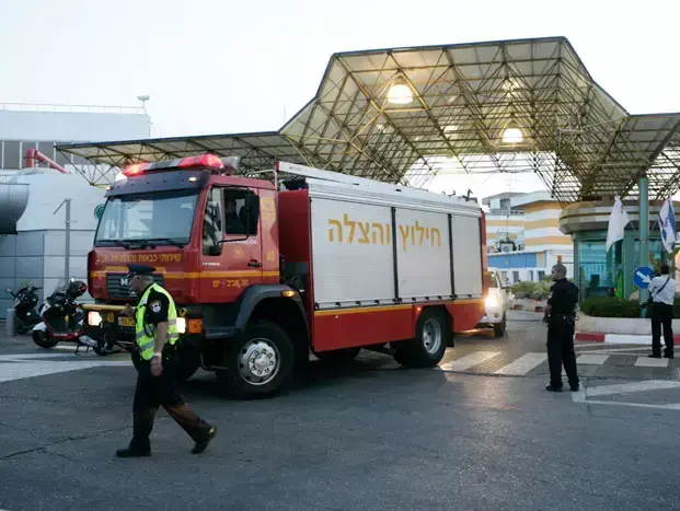 כוחות הצלה בנתב"ג בעקבות נחיתת חירום של מטוס נוסעים של אלעל לאחר שהתגלתה בו תקלה לאחר ההמראה, מאי 2011 (אורי לנץ) כוחות הצלה בנתב"ג בעקבות נחיתת חירום של מטוס נוסעים של אלעל לאחר שהתגלתה בו תקלה לאחר ההמראה, מאי 2011 (אורי לנץ)