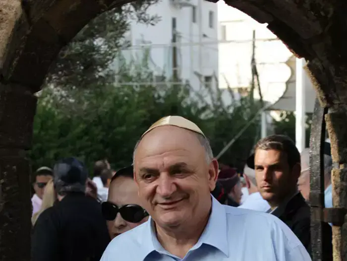 איש העסקים יצחק תשובה בהלוויתו של איש העסקים סמי עופר, מאי 2011 (שי אוקנין) איש העסקים יצחק תשובה בהלוויתו של איש העסקים סמי עופר, מאי 2011 (שי אוקנין)