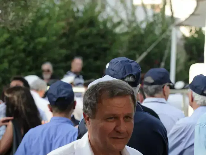 מאיר שטרית בהלוויתו של סמי עופר, מאי 2011 (שי אוקנין) מאיר שטרית בהלוויתו של סמי עופר, מאי 2011 (שי אוקנין)