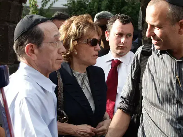 גליה מאור בהלוויתו של איש העסקים סמי עופר, מאי 2011 (שי אוקנין) גליה מאור בהלוויתו של איש העסקים סמי עופר, מאי 2011 (שי אוקנין)