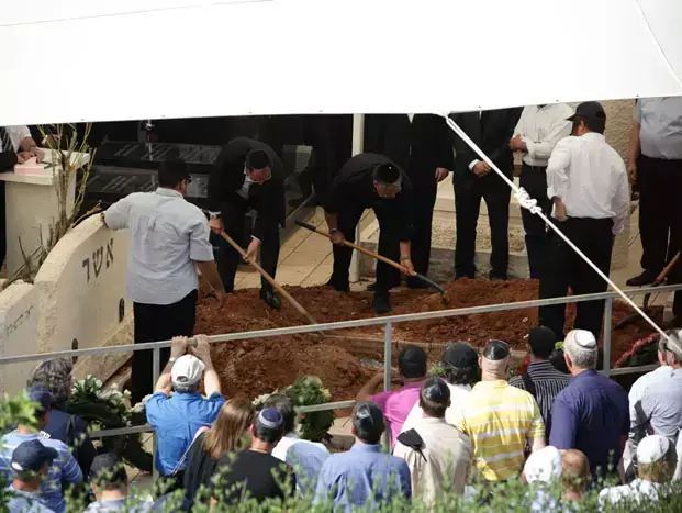 הלוויתו של איש העסקים סמי עופר, מאי 2011 (שי אוקנין) הלוויתו של איש העסקים סמי עופר, מאי 2011 (שי אוקנין)