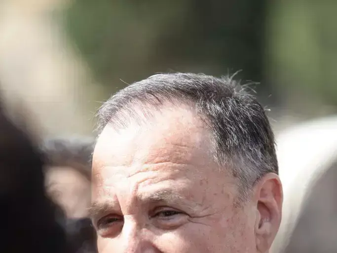 דני גילרמן בהלוויתו של איש העסקים סמי עופר, מאי 2011 (שי אוקנין) דני גילרמן בהלוויתו של איש העסקים סמי עופר, מאי 2011 (שי אוקנין)
