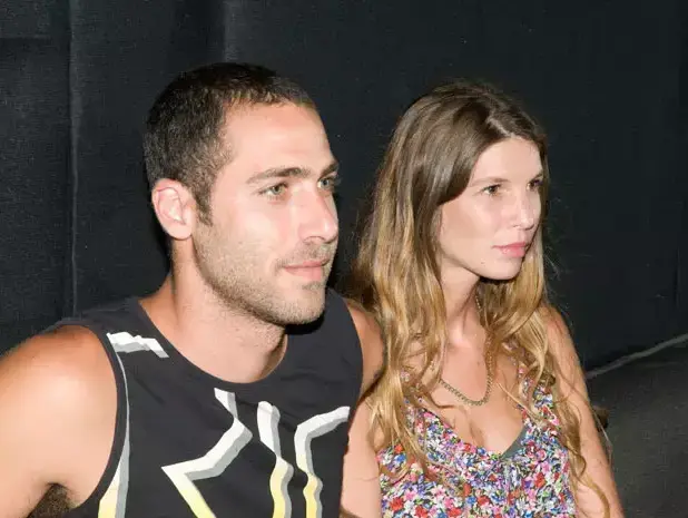 גב פשטי והחברה מיכל (נמרוד סונדרס) גב פשטי והחברה מיכל (נמרוד סונדרס)