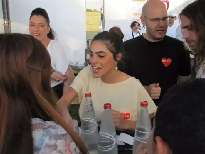 נופר מור (אביב חופי) נופר מור (אביב חופי)