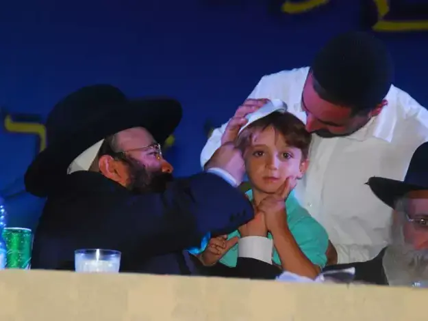 הילולת הרב יעקב איפרגן הרנטגן בנתיבות, תיקון שנה והדלקת הנרות המסורתית, יולי 2011 (שי מכלוף) הילולת הרב יעקב איפרגן הרנטגן בנתיבות, תיקון שנה והדלקת הנרות המסורתית, יולי 2011 (שי מכלוף)