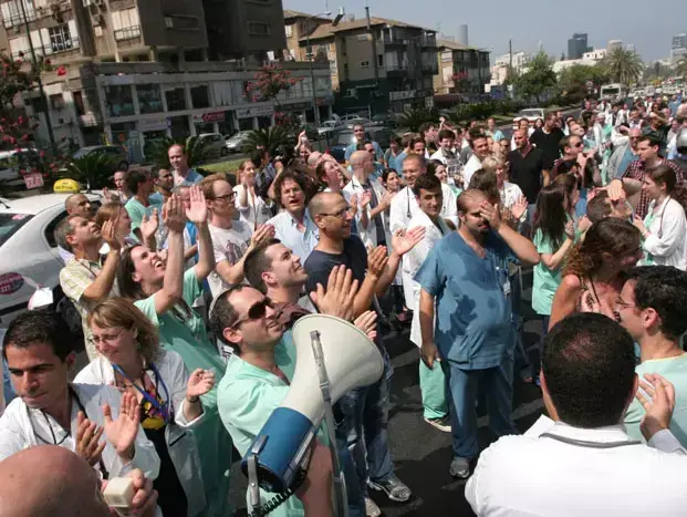 מחאת הרופאים בתל אביב, יולי 2011 (שי אוקנין) מחאת הרופאים בתל אביב, יולי 2011 (שי אוקנין)