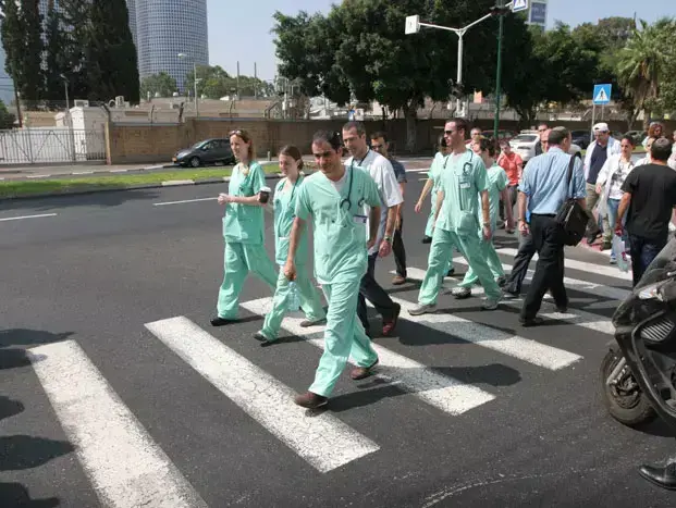 מחאת הרופאים בתל אביב, יולי 2011 (שי אוקנין) מחאת הרופאים בתל אביב, יולי 2011 (שי אוקנין)