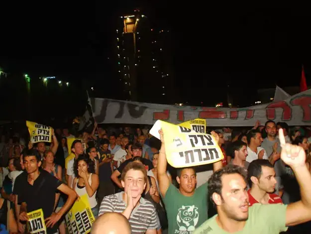 עצרת של מחאת הדיור בבאר שבע, יולי 2011 (שי מכלוף) עצרת של מחאת הדיור בבאר שבע, יולי 2011 (שי מכלוף)