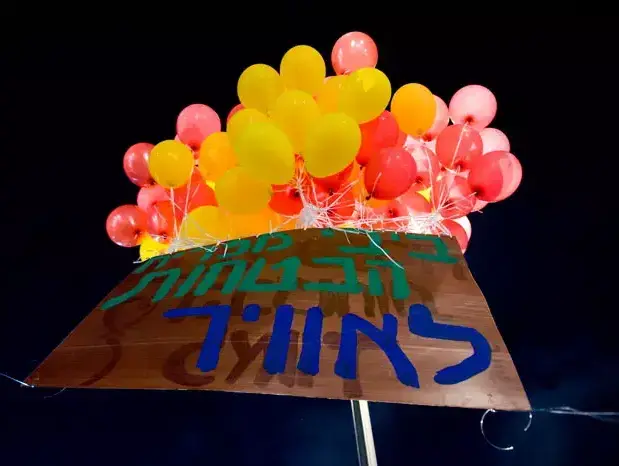 הפגנת הענק במחאה על מצוקת הדיור ויוקר המחיה בתל אביב, אוגוסט 2011 (נמרוד סונדרס) הפגנת הענק במחאה על מצוקת הדיור ויוקר המחיה בתל אביב, אוגוסט 2011 (נמרוד סונדרס)
