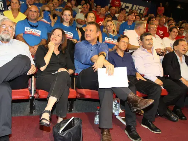 בנימין בן אליעזר, עמיר פרץ, יצחק הרצוג, אראל מרגלית, שלי יחימוביץ ועמרם מצנע, פריימריז במפלגת העבודה, ספטמבר 2011 (שלומי גבאי) בנימין בן אליעזר, עמיר פרץ, יצחק הרצוג, אראל מרגלית, שלי יחימוביץ ועמרם מצנע, פריימריז במפלגת העבודה, ספטמבר 2011 (שלומי גבאי)