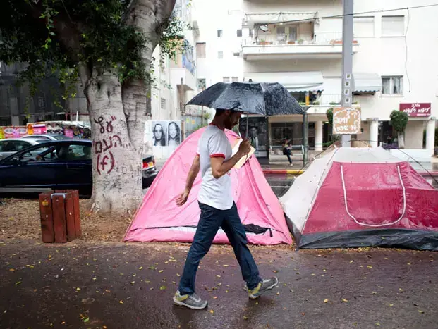 גשם תל אביב (דרור עינב) גשם תל אביב (דרור עינב)