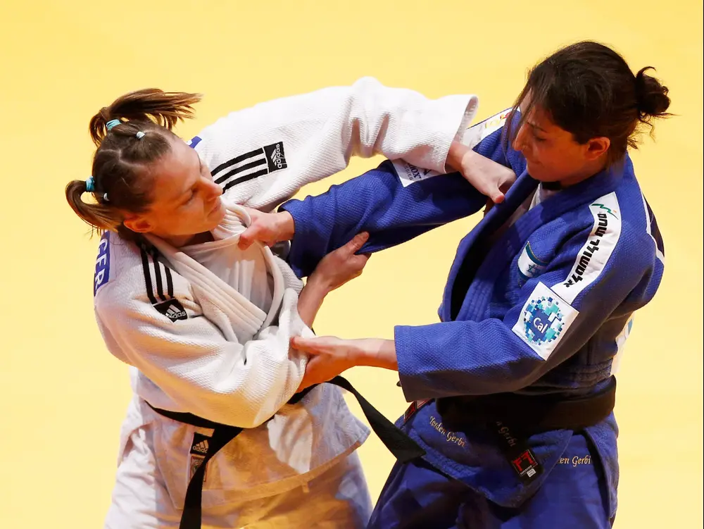 ירדן ג'רבי (מימין) מול אליס שלזינגר (GettyImages , Dean Mouhtaropoulos) ירדן ג'רבי (מימין) מול אליס שלזינגר (GettyImages , Dean Mouhtaropoulos)