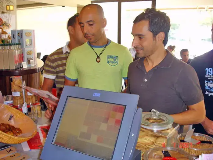 אלי ומריאנו כבר לא יכולים לאכול בשקט (בוצ'צ'ו) אלי ומריאנו כבר לא יכולים לאכול בשקט (בוצ'צ'ו)