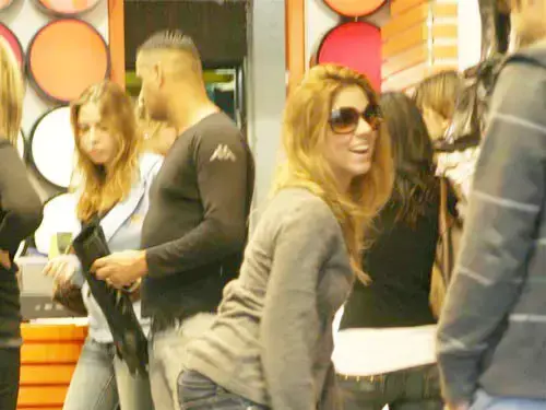 פפרצי שירי מימון קונה מגפיים (בוצ'צ'ו) פפרצי שירי מימון קונה מגפיים (בוצ'צ'ו)
