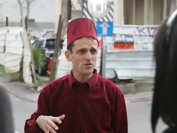 פפראצי משה פרסטר מעביר סיורים בתל אביב (בוצ'צ'ו) פפראצי משה פרסטר מעביר סיורים בתל אביב (בוצ'צ'ו)