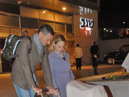 פפראצי יעל בר זוהר גיא זוארץ יהלי זוארץ (בוצ'צ'ו) פפראצי יעל בר זוהר גיא זוארץ יהלי זוארץ (בוצ'צ'ו)