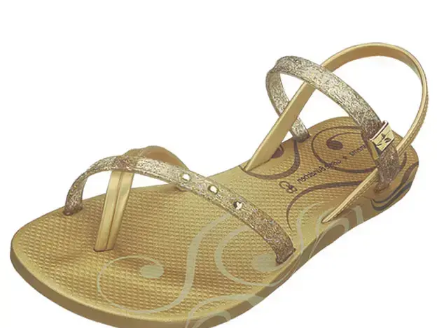 מתוך קולקציית קיץ 2008 של Ipanema Gisele Bundchen (יח"צ) מתוך קולקציית קיץ 2008 של Ipanema Gisele Bundchen (יח"צ)