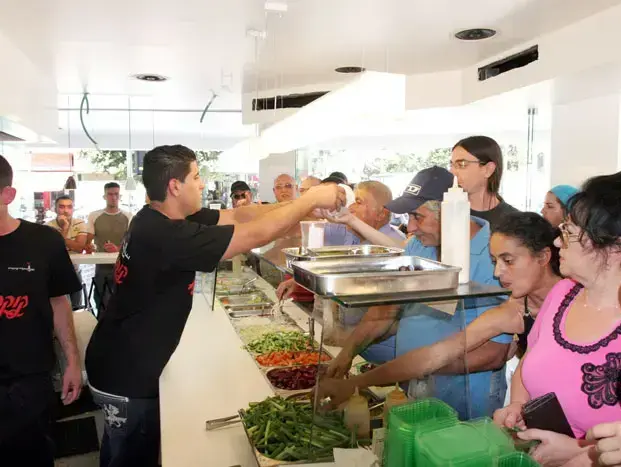 יום הפתיחה בשווארמה שאולי (רותם דרוב) יום הפתיחה בשווארמה שאולי (רותם דרוב)