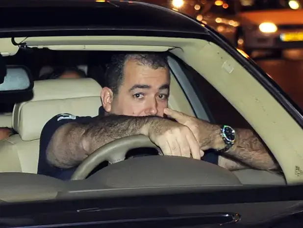 פפראצי אבי גואטה ושרית חדד מקבלים דו"ח בכביש (יוני טובלי) פפראצי אבי גואטה ושרית חדד מקבלים דו"ח בכביש (יוני טובלי)