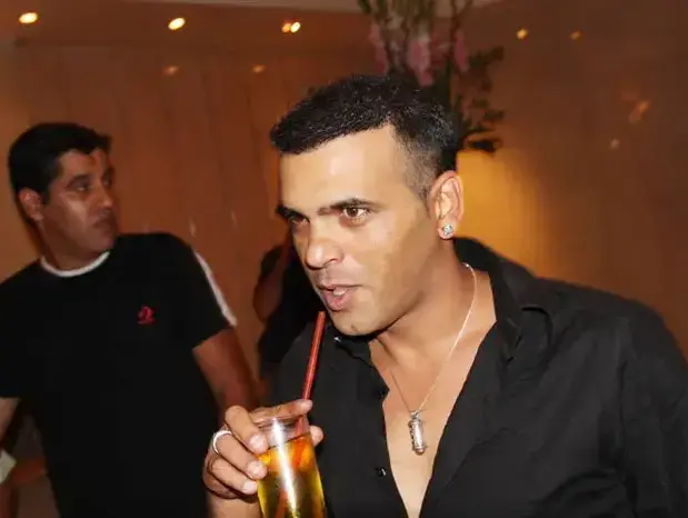 אייל גולן (אביב חופי) אייל גולן (אביב חופי)