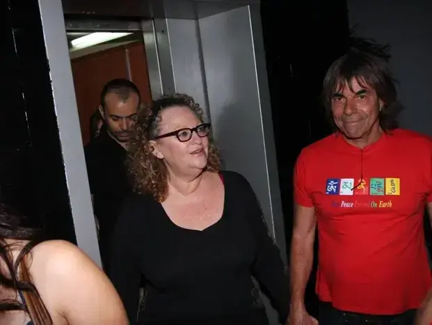 דודו ירדני טמירה ירדני במסיבת הפתעה לנינט (אביב חופי) דודו ירדני טמירה ירדני במסיבת הפתעה לנינט (אביב חופי)