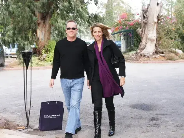 שרון כידון ובן זוגה (אביב חופי) שרון כידון ובן זוגה (אביב חופי)