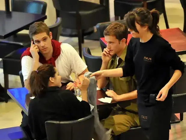 פפראצי יון תומרקין, ירון ליכטנשטיין (יוני טובלי) פפראצי יון תומרקין, ירון ליכטנשטיין (יוני טובלי)