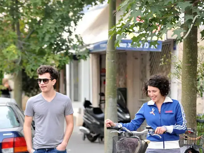 פפראצי מיכאל מושונוב ומיקה שדה (יוני טובלי) פפראצי מיכאל מושונוב ומיקה שדה (יוני טובלי)