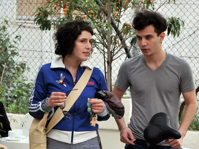 פפראצי מיכאל מושונוב ומיקה שדה (יוני טובלי) פפראצי מיכאל מושונוב ומיקה שדה (יוני טובלי)