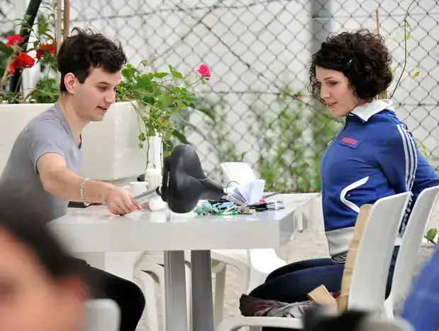 פפראצי מיכאל מושונוב ומיקה שדה (יוני טובלי) פפראצי מיכאל מושונוב ומיקה שדה (יוני טובלי)