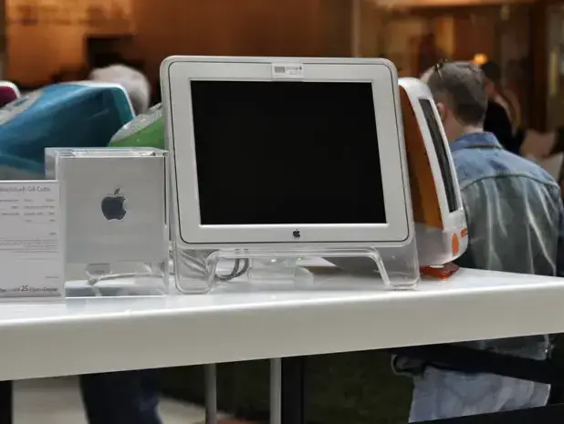 PowerMac G4 Cube (דניס ויטצ'בסקי) PowerMac G4 Cube (דניס ויטצ'בסקי)