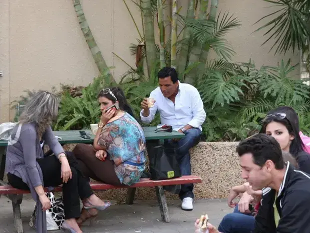 פפראצי יוסי בובליל, עינב בובליל, ורד בובליל (אביב חופי) פפראצי יוסי בובליל, עינב בובליל, ורד בובליל (אביב חופי)