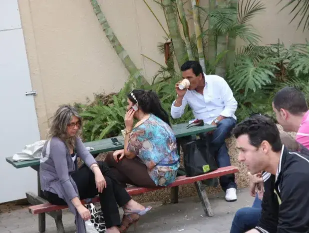 פפראצי יוסי בובליל, עינב בובליל, ורד בובליל (אביב חופי) פפראצי יוסי בובליל, עינב בובליל, ורד בובליל (אביב חופי)