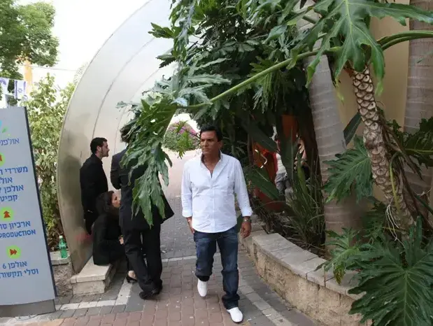 פפראצי יוסי בובליל (אביב חופי) פפראצי יוסי בובליל (אביב חופי)
