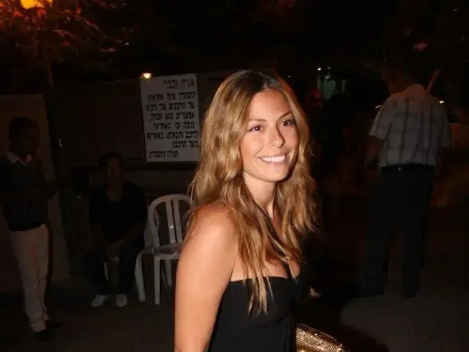 קרין מגריזו (אביב חופי) קרין מגריזו (אביב חופי)