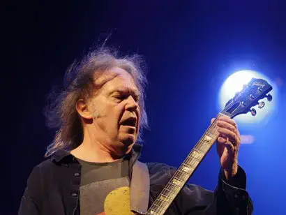 ניל יאנג גלסטנברי 2009 (AP) ניל יאנג גלסטנברי 2009 (AP)