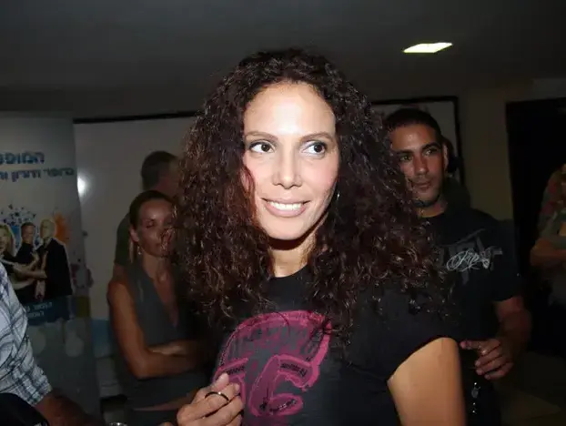 רות גונזלס (אביב חופי) רות גונזלס (אביב חופי)