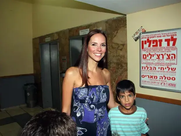 רוית אסף ובנה (אביב חופי) רוית אסף ובנה (אביב חופי)