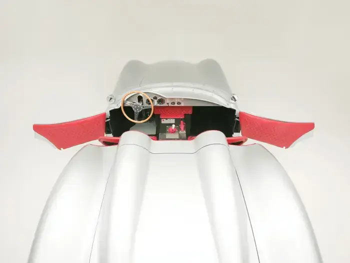 אסטון מרטין רפליקה DBR2 (אתר יצרן) אסטון מרטין רפליקה DBR2 (אתר יצרן)