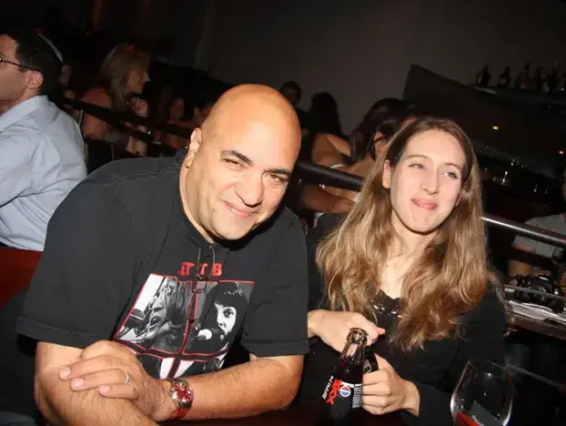 דני רובס וזוגתו (אביב חופי) דני רובס וזוגתו (אביב חופי)