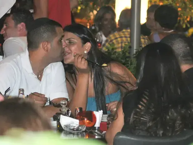 פפראצי עינב בובליל ובעלה אלי בניסטי (יוני טובלי) פפראצי עינב בובליל ובעלה אלי בניסטי (יוני טובלי)