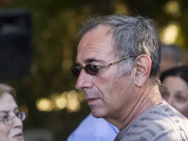 דבהל'ה גליקמן בהלווית עמוס קינן (ניר לנדאו, מערכת וואלה!) דבהל'ה גליקמן בהלווית עמוס קינן (ניר לנדאו, מערכת וואלה!)