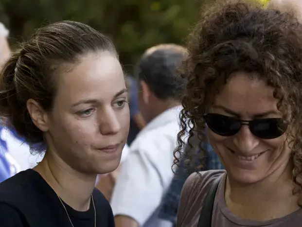 רונה קינן ויהודית רביץ בהלווית עמוס קינן (ניר לנדאו, מערכת וואלה!) רונה קינן ויהודית רביץ בהלווית עמוס קינן (ניר לנדאו, מערכת וואלה!)